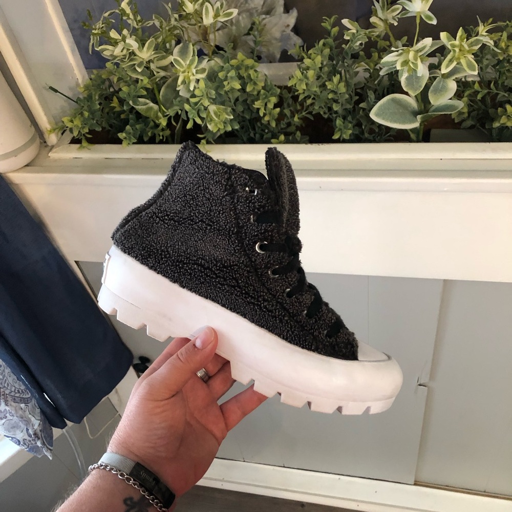 Women’s Converse All Star High ‘Grey Sherpa size 7